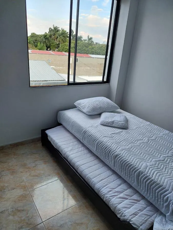 卡利Apartamento A 2 Cuadras Del Estadio.公寓